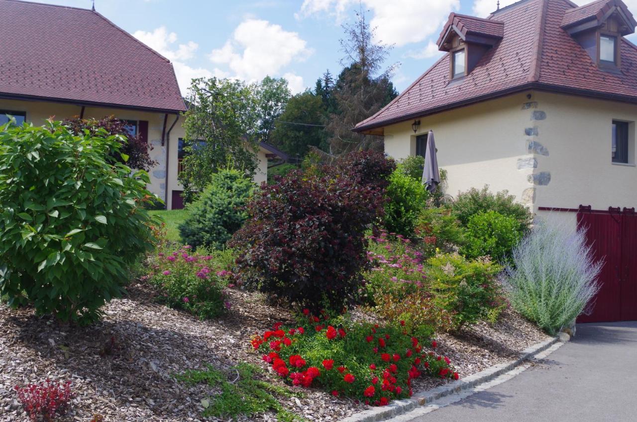 Le Paon Bleu Annecy Poisy Bed & Breakfast ภายนอก รูปภาพ