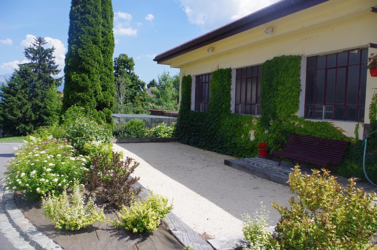 Le Paon Bleu Annecy Poisy Bed & Breakfast ภายนอก รูปภาพ
